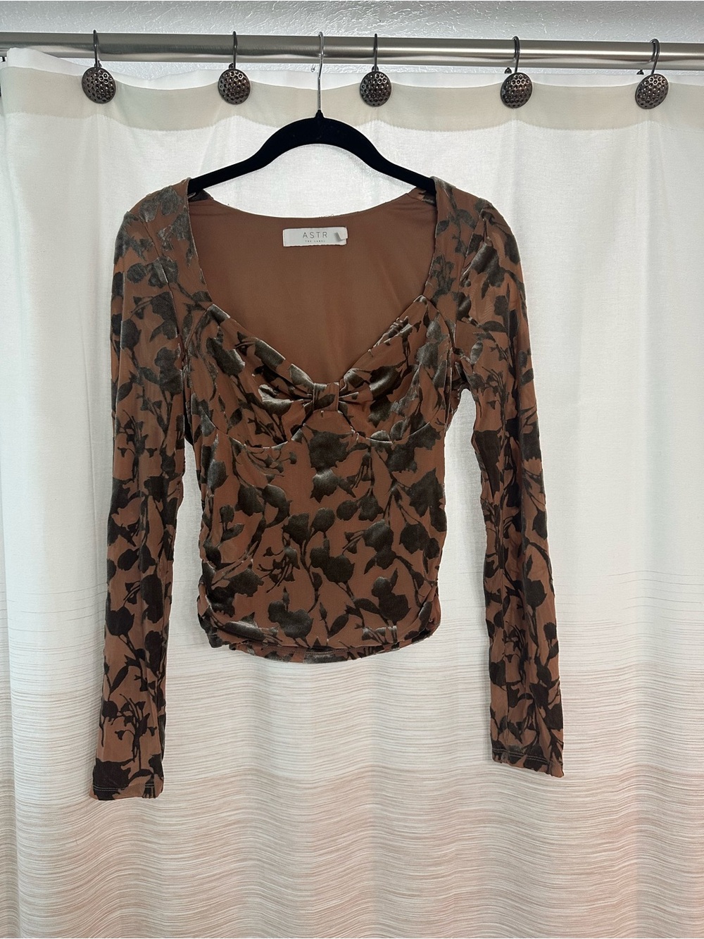 Astr Brown Floral Velvet Long Sleeve Twist Front Top Size S